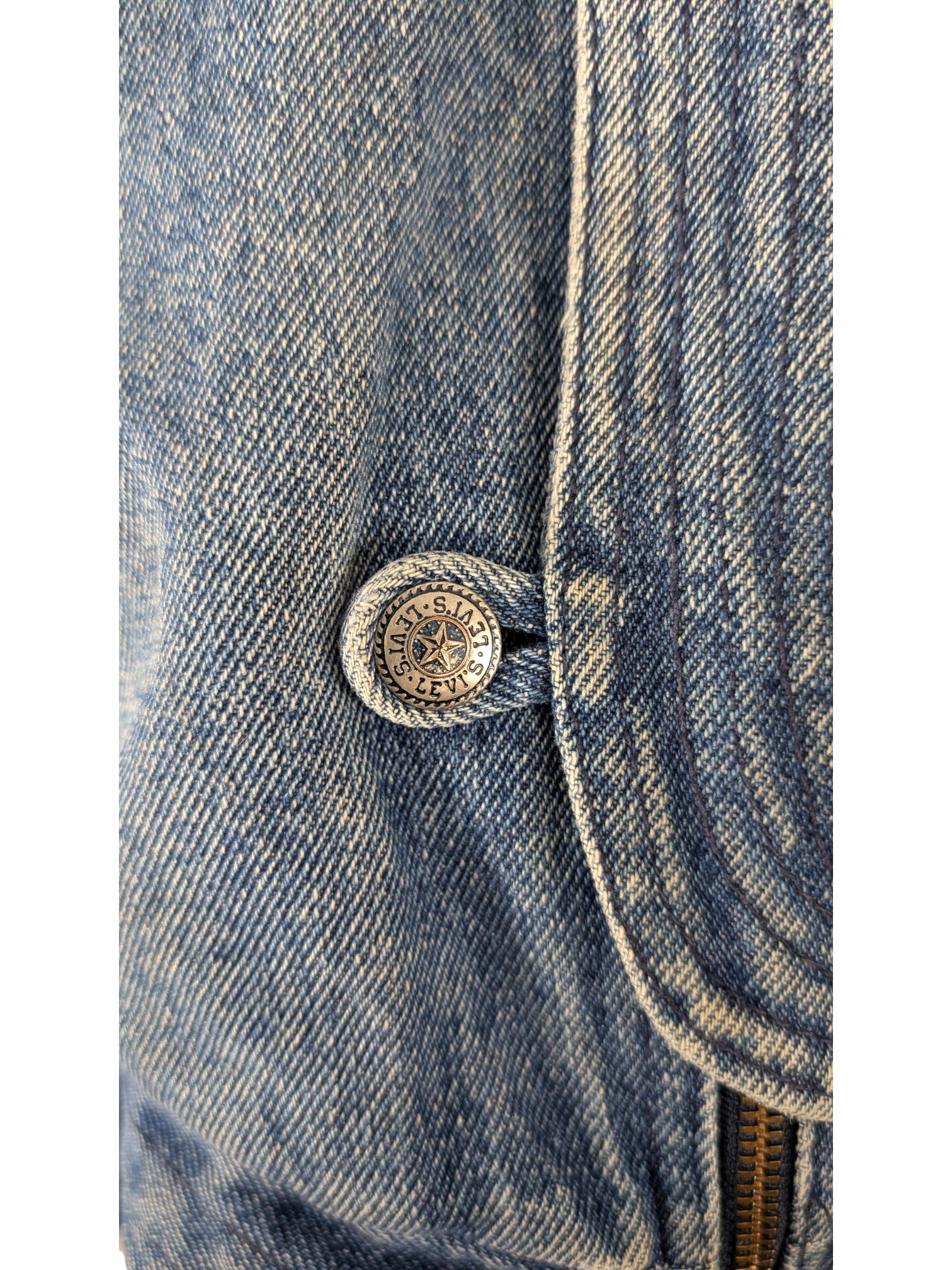 Vintage Levi’s Sherpa-Lined Denim Jacket – Size M